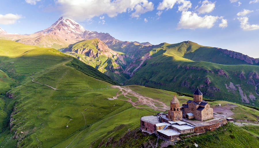 Economy vs SUV vs Minivan: Choosing the Right Rental Car for Your Caucasus Trip
